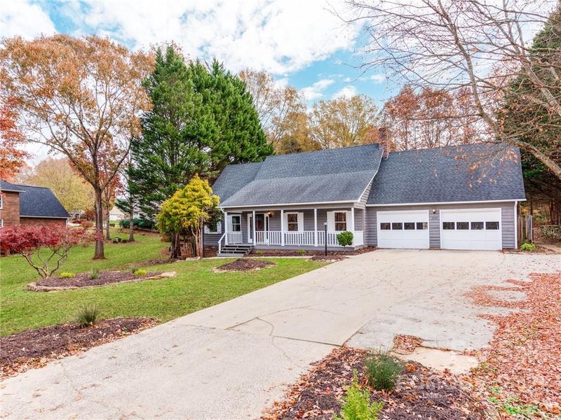 3320 15th St, Hickory, NC 28601
