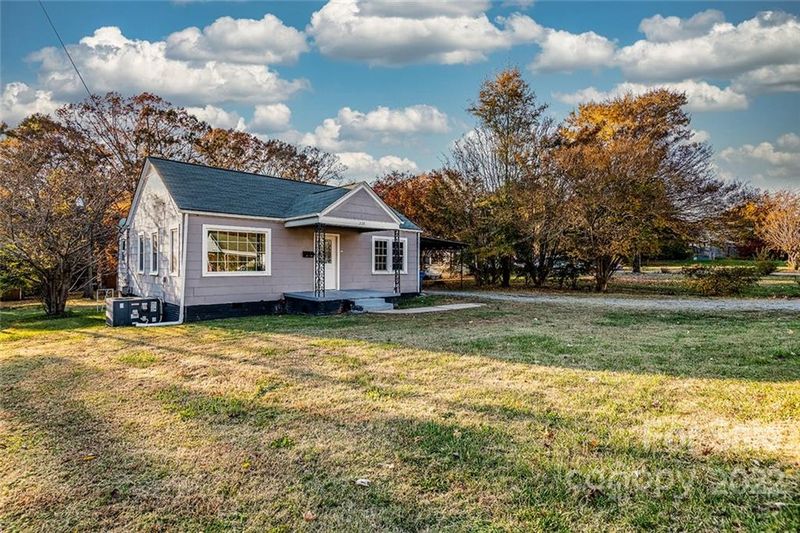 320 SW 21st St SW, Hickory, NC 28602