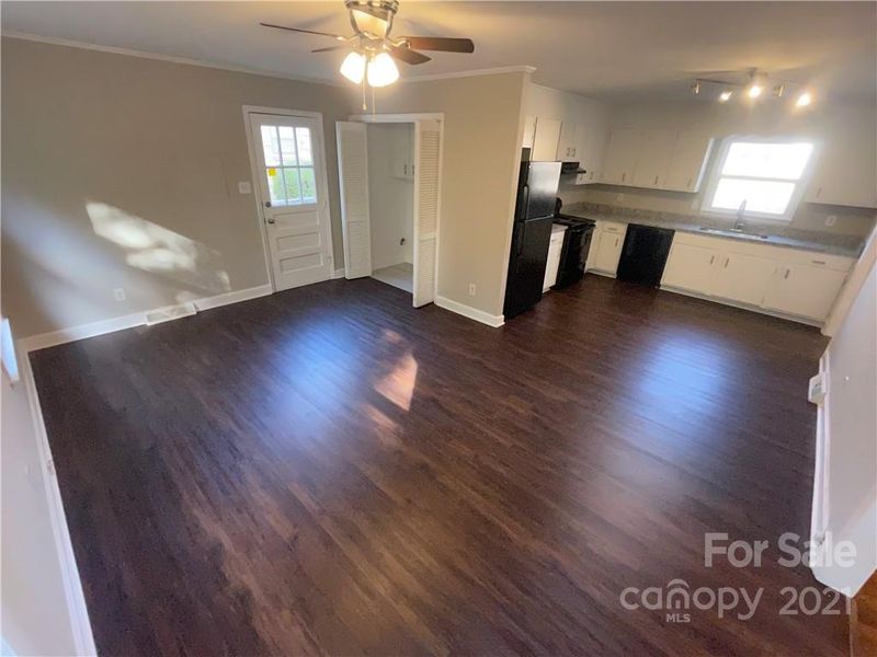 5211 Elderbank Dr, Charlotte, NC 28216