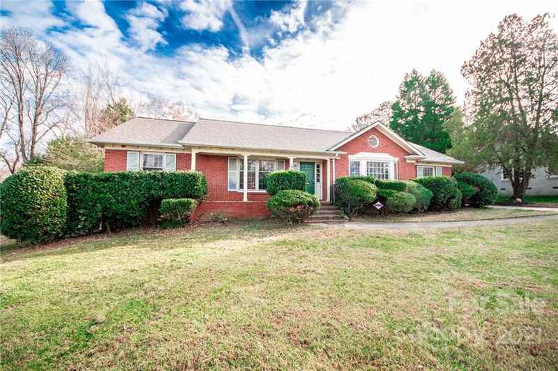 3215 Sunnybrook Dr, Charlotte, NC 28210
