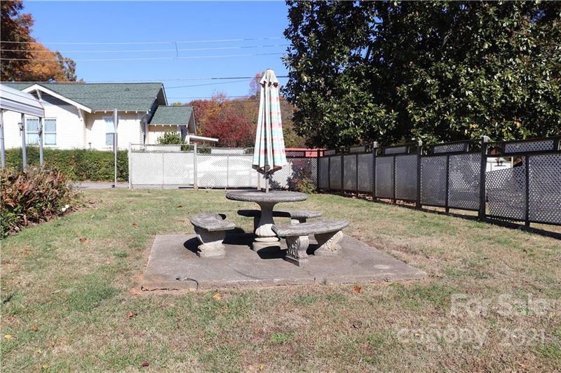 505 7th St SW, Hickory, NC 28602