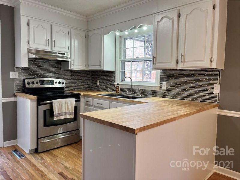 2011 Townview Dr #18, Kannapolis, NC 28081