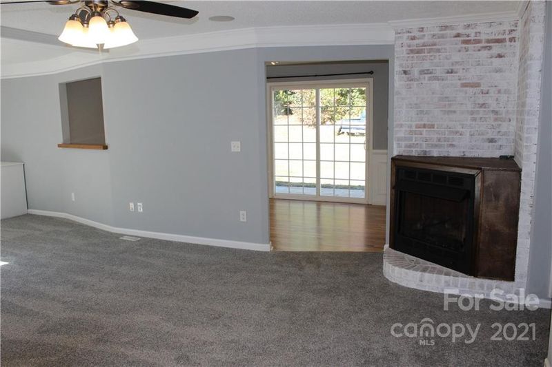 912 Edgewater Dr, Belmont, NC 28012