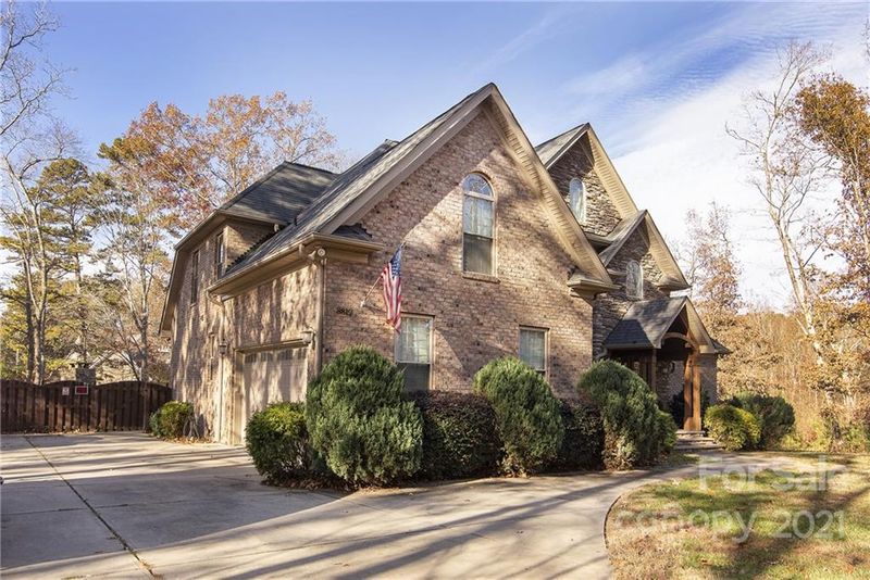 8819 Blaydon Dr, Charlotte, NC 28227