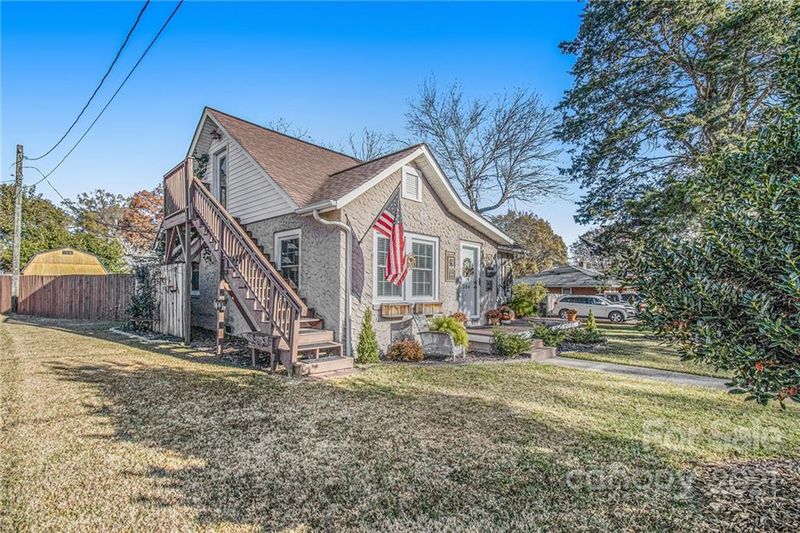 306 W 2nd St, Cherryville, NC 28021