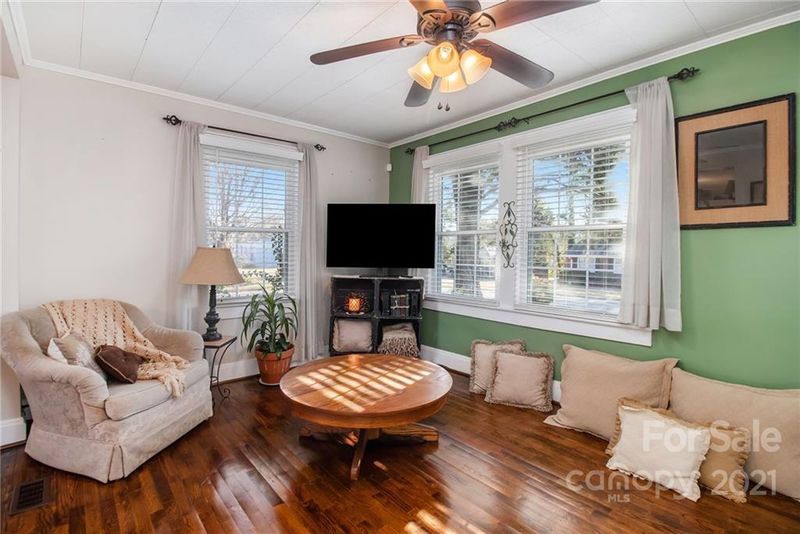 306 W 2nd St, Cherryville, NC 28021