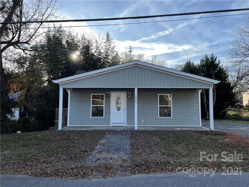 2016 N Thomas Ave, Newton, NC 28658