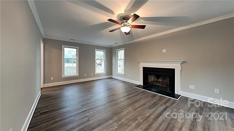 2414 Kirkholm Dr, Matthews, NC 28105