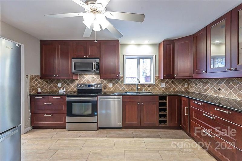 2135 Manawa Ln, Tega Cay, SC 29708