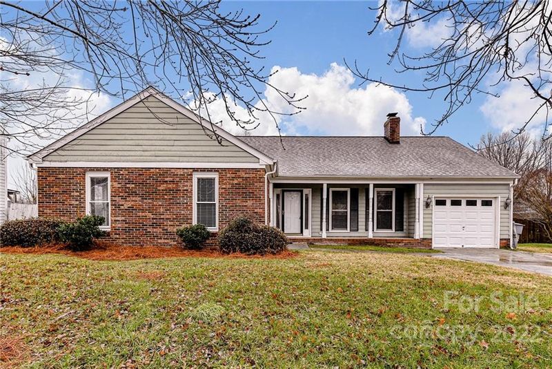 2424 Oak Leigh Dr, Charlotte, NC 28262