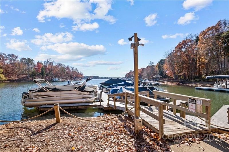 120 Pine Cliff Ln, Mooresville, NC 28117
