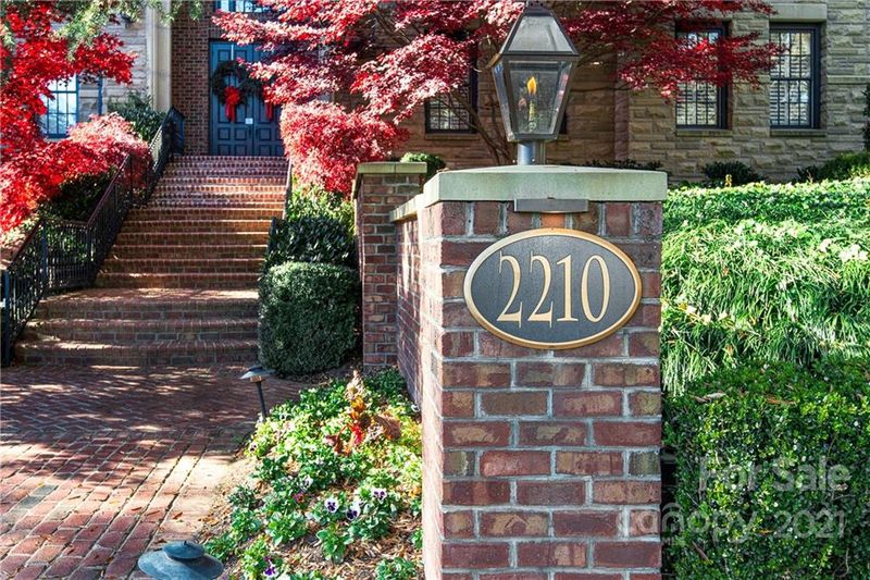 2210 Roswell Ave #301, Charlotte, NC 28207