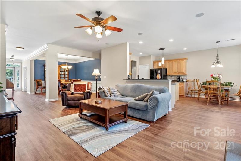 1810 Oakmont Dr, Denver, NC 28037