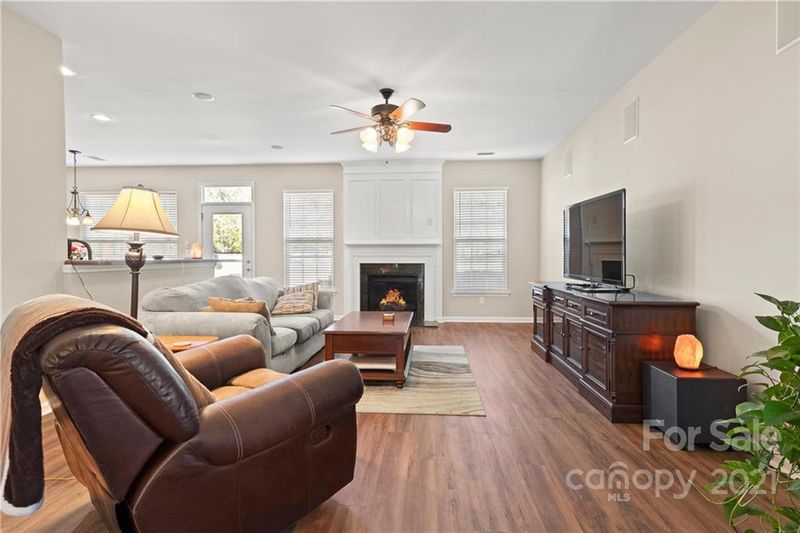 1810 Oakmont Dr, Denver, NC 28037