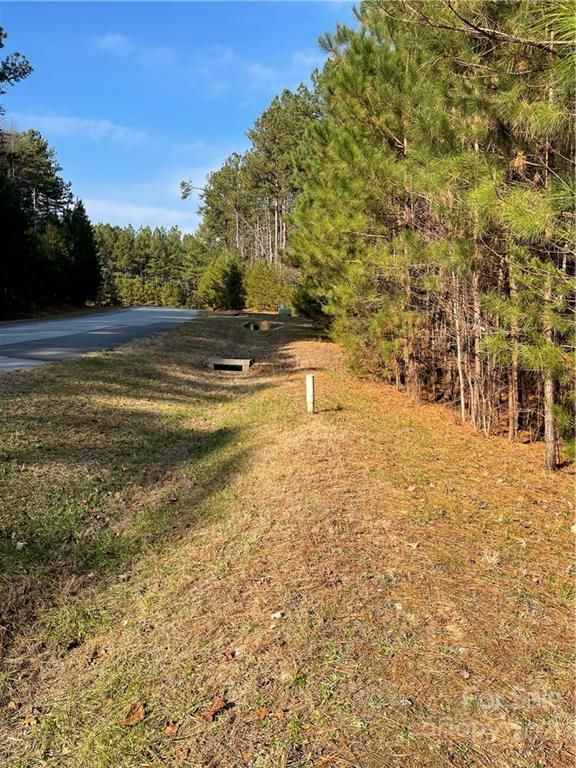 000 Park Crest Dr #677, Troutman, NC 28166