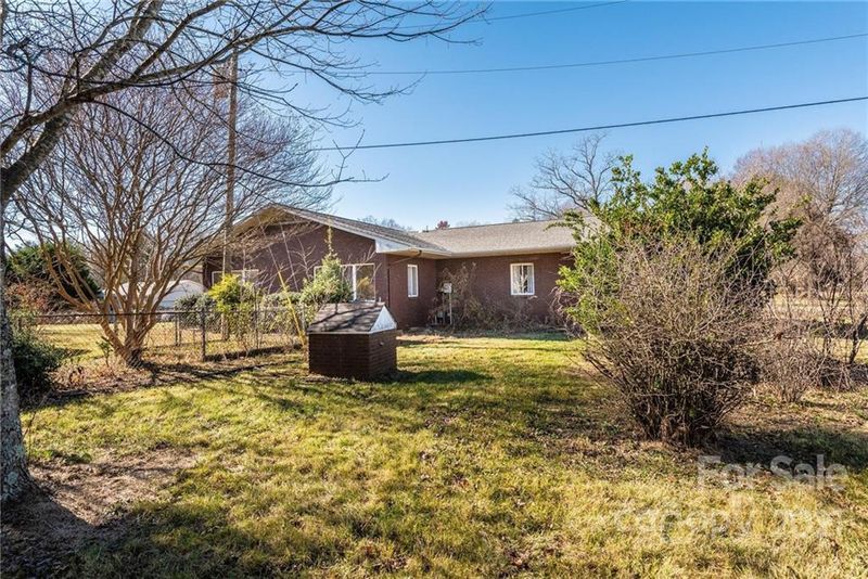 7425 George Hildebran Rd, Hickory, NC 28602