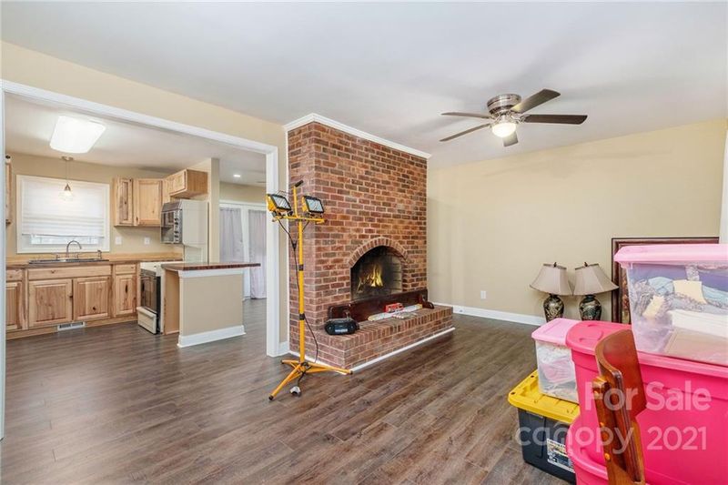 369 Kudzu Ln, Dallas, NC 28034