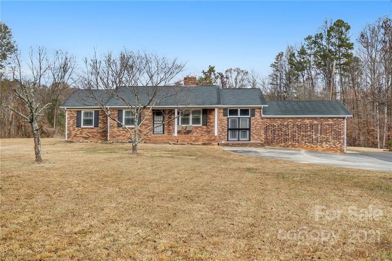 369 Kudzu Ln, Dallas, NC 28034