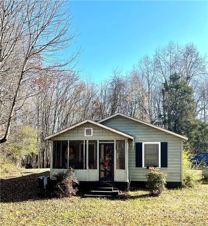 2884 Filbert Hw, Clover, SC 29710