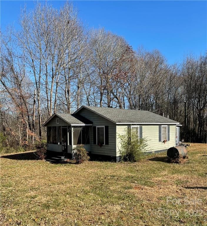 2884 Filbert Hw, Clover, SC 29710
