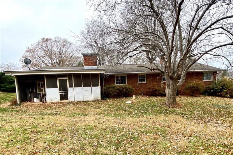 3220 7th Street Dr NE, Hickory, NC 28601