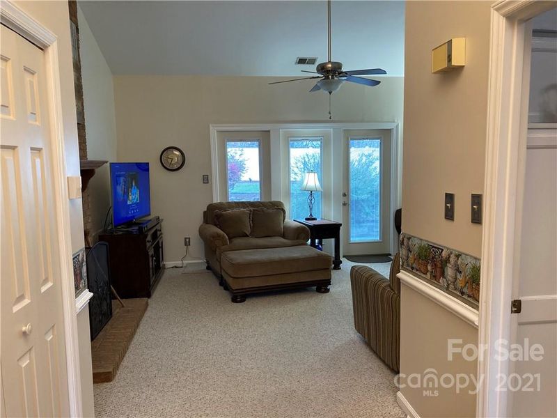 2108 Colony Hill Dr, Charlotte, NC 28214