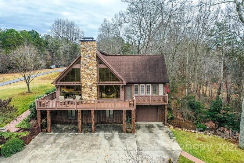 6213 Juniper Ln, Hickory, NC 28602