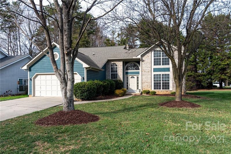 9319 Lake Spring Ave, Charlotte, NC 28216