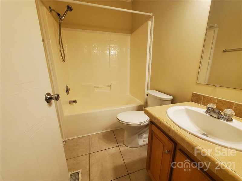 105 Waggy Tail Ln, Olin, NC 28660