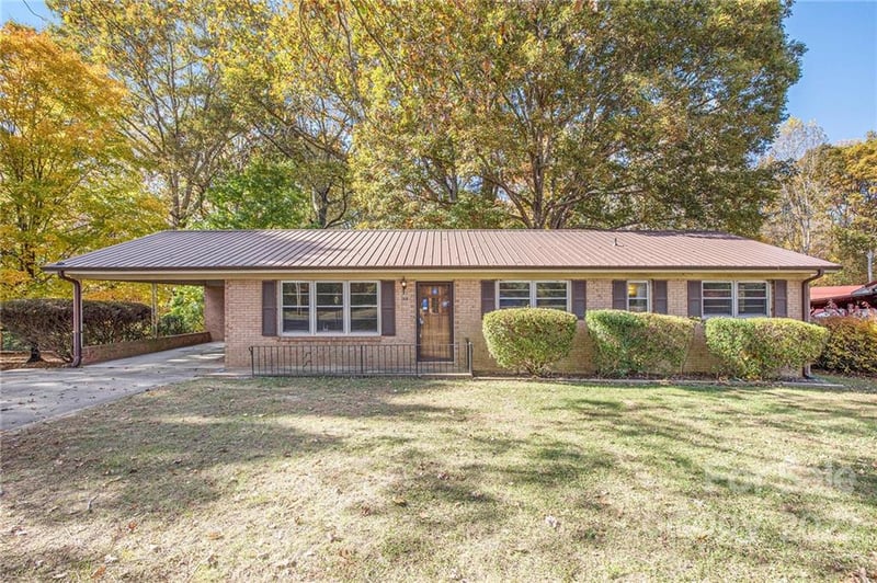 144 Watergate Dr, Alexis, NC 28006