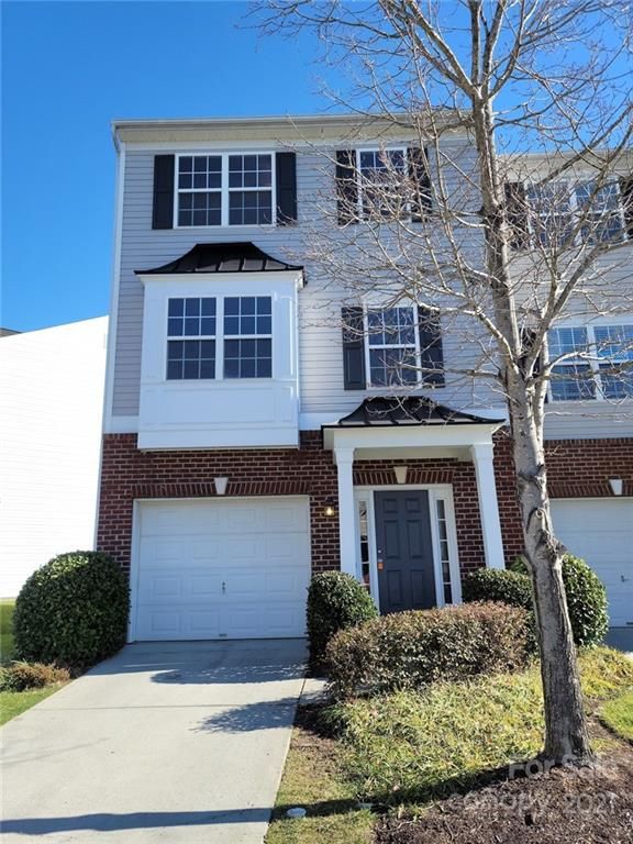9841 Walkers Glen Dr, Concord, NC 28027