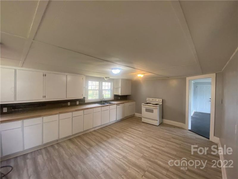 612 Peigler St, Concord, NC 28027