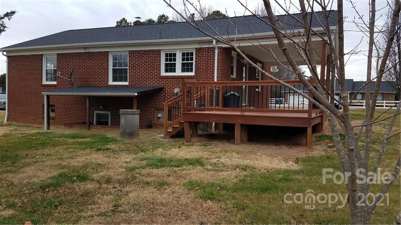 3338 Snow Creek Rd NE, Hickory, NC 28601