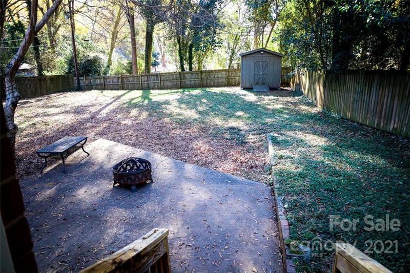1218 E Woodlawn Rd, Charlotte, NC 28209