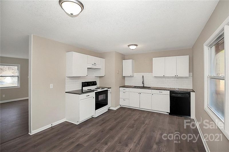 720 W Pine Cir, Statesville, NC 28677
