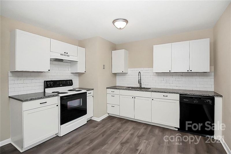 720 W Pine Cir, Statesville, NC 28677
