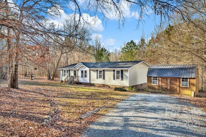 8820 Summerhill Dr, Waxhaw, NC 28173