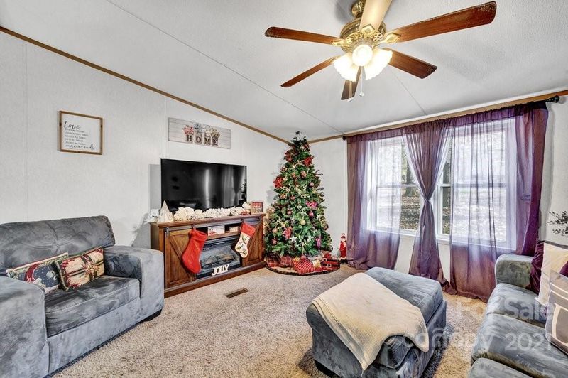 8820 Summerhill Dr, Waxhaw, NC 28173