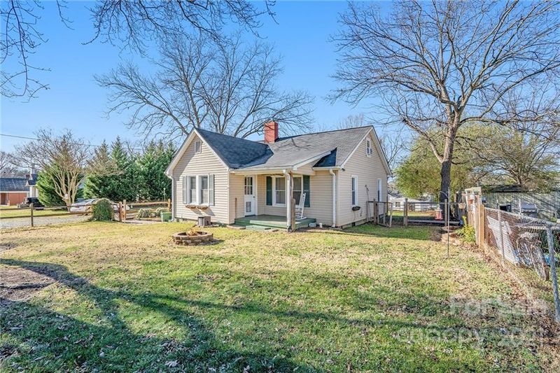 719 Deaton St, Kannapolis, NC 28081