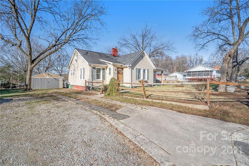 719 Deaton St, Kannapolis, NC 28081