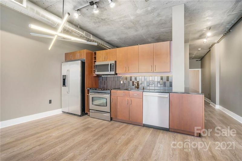 505 E 6th St #903, Charlotte, NC 28202