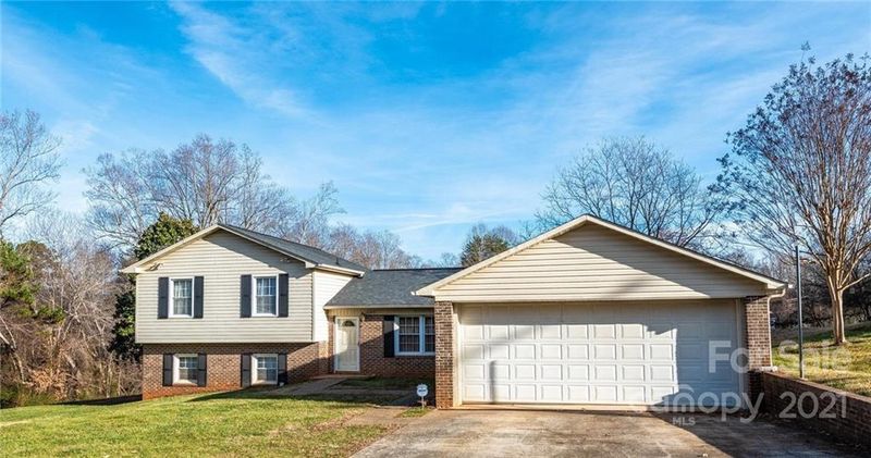1465 23rd St SW, Hickory, NC 28602