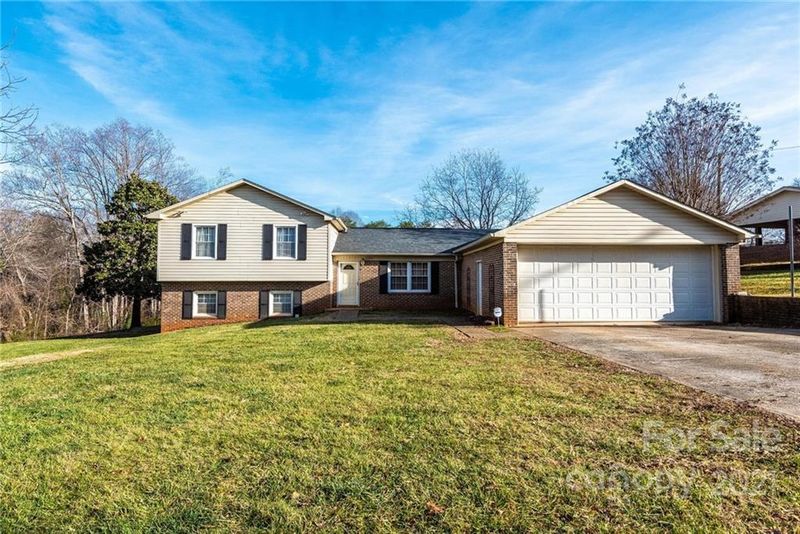 1465 23rd St SW, Hickory, NC 28602