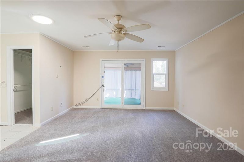 6527 Lake Forest Rd E, Charlotte, NC 28227