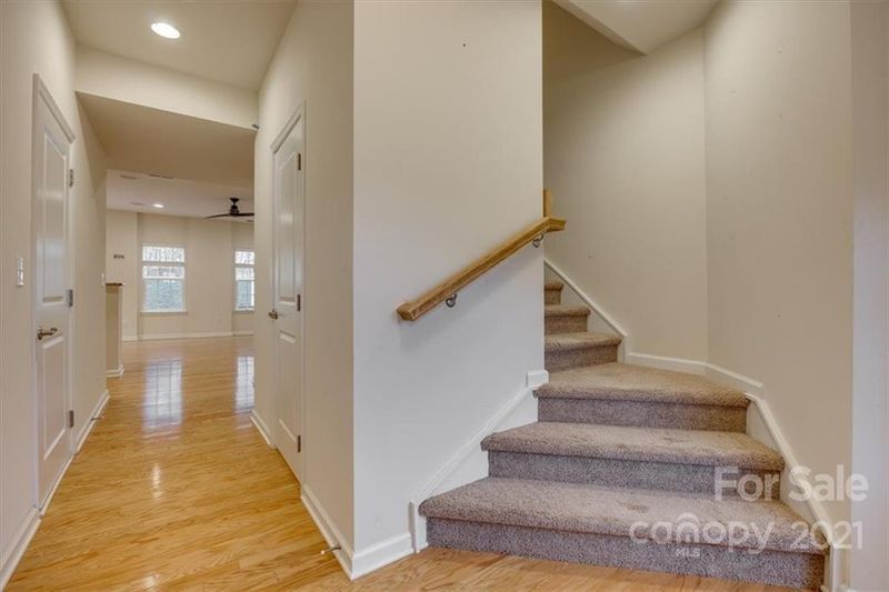 2745 Silverthorn Dr, Charlotte, NC 28273