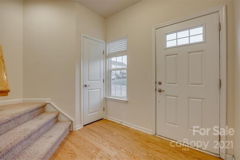 2745 Silverthorn Dr, Charlotte, NC 28273