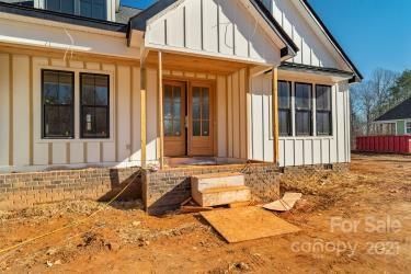 327 Grassy Ridge Ct, Clover, SC 29710