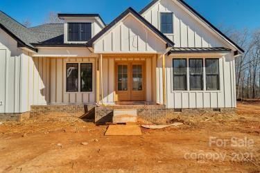 327 Grassy Ridge Ct, Clover, SC 29710