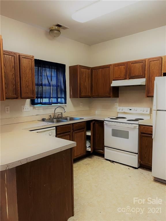 2844 Old Steele Creek Rd, Charlotte, NC 28208