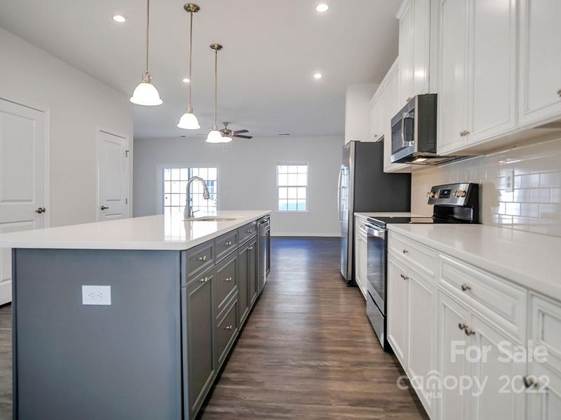 5041 Patton Dr, Cramerton, NC 28056